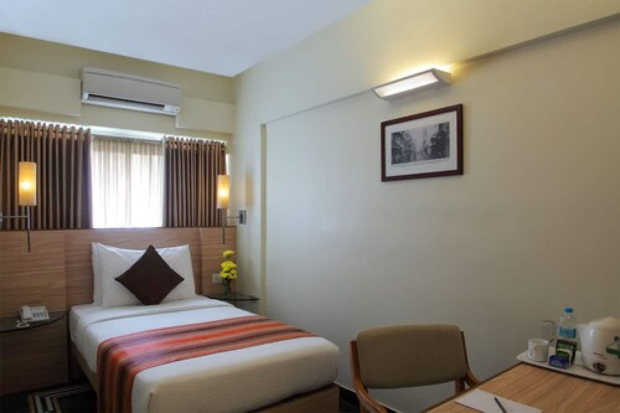 Hiltop Hotel Mumbai Ngoại thất bức ảnh