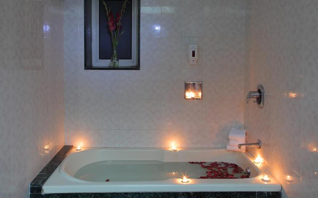 Hiltop Hotel Mumbai Ngoại thất bức ảnh