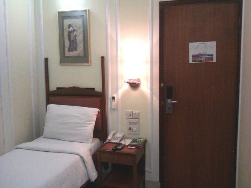 Hiltop Hotel Mumbai Ngoại thất bức ảnh