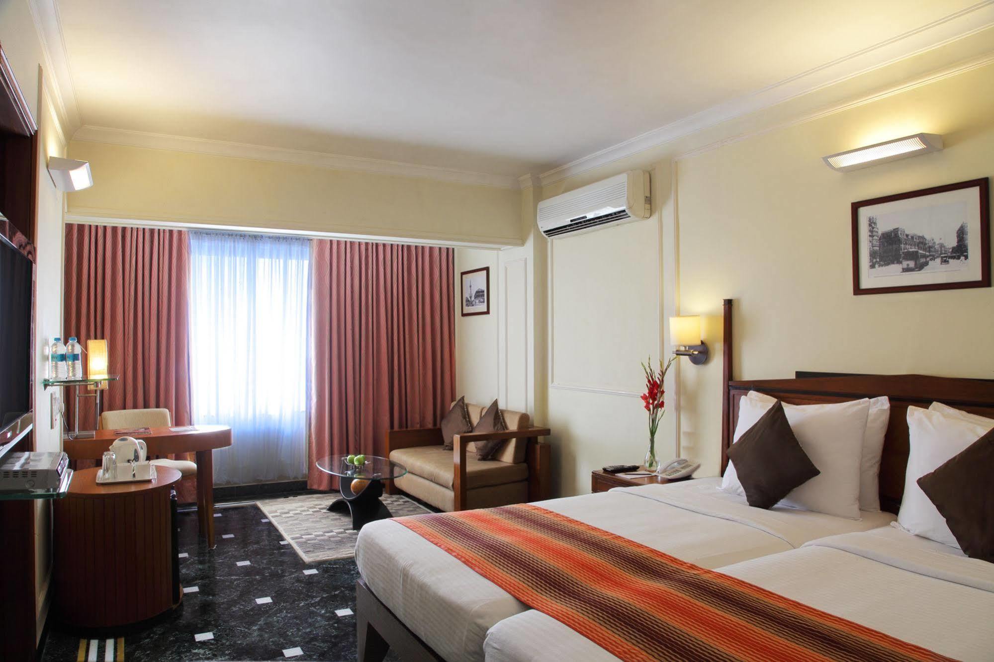 Hiltop Hotel Mumbai Ngoại thất bức ảnh