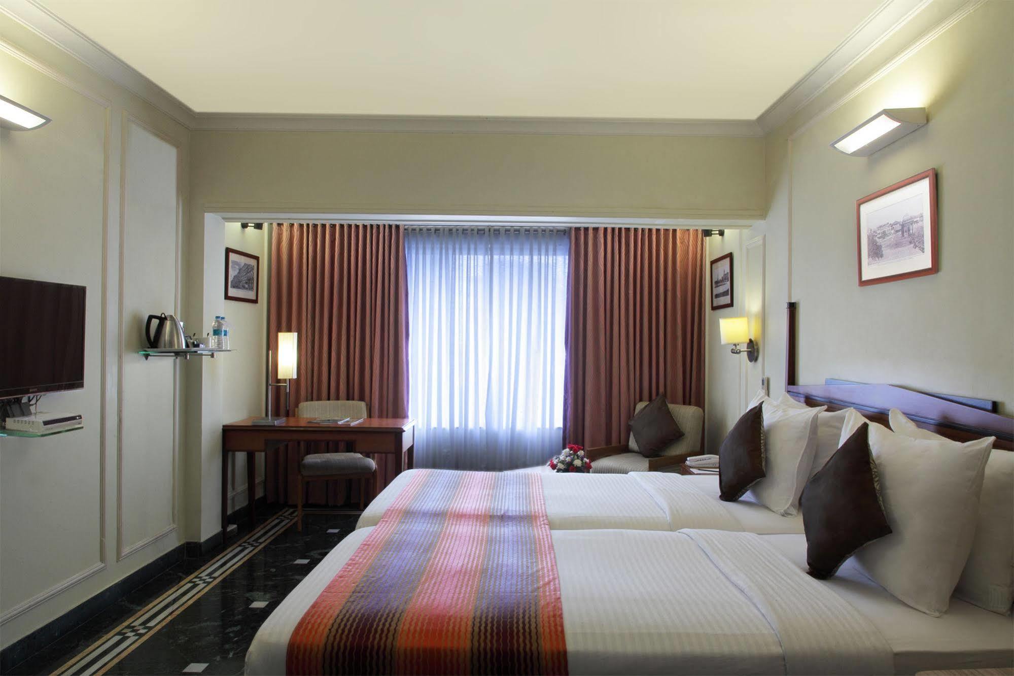 Hiltop Hotel Mumbai Ngoại thất bức ảnh