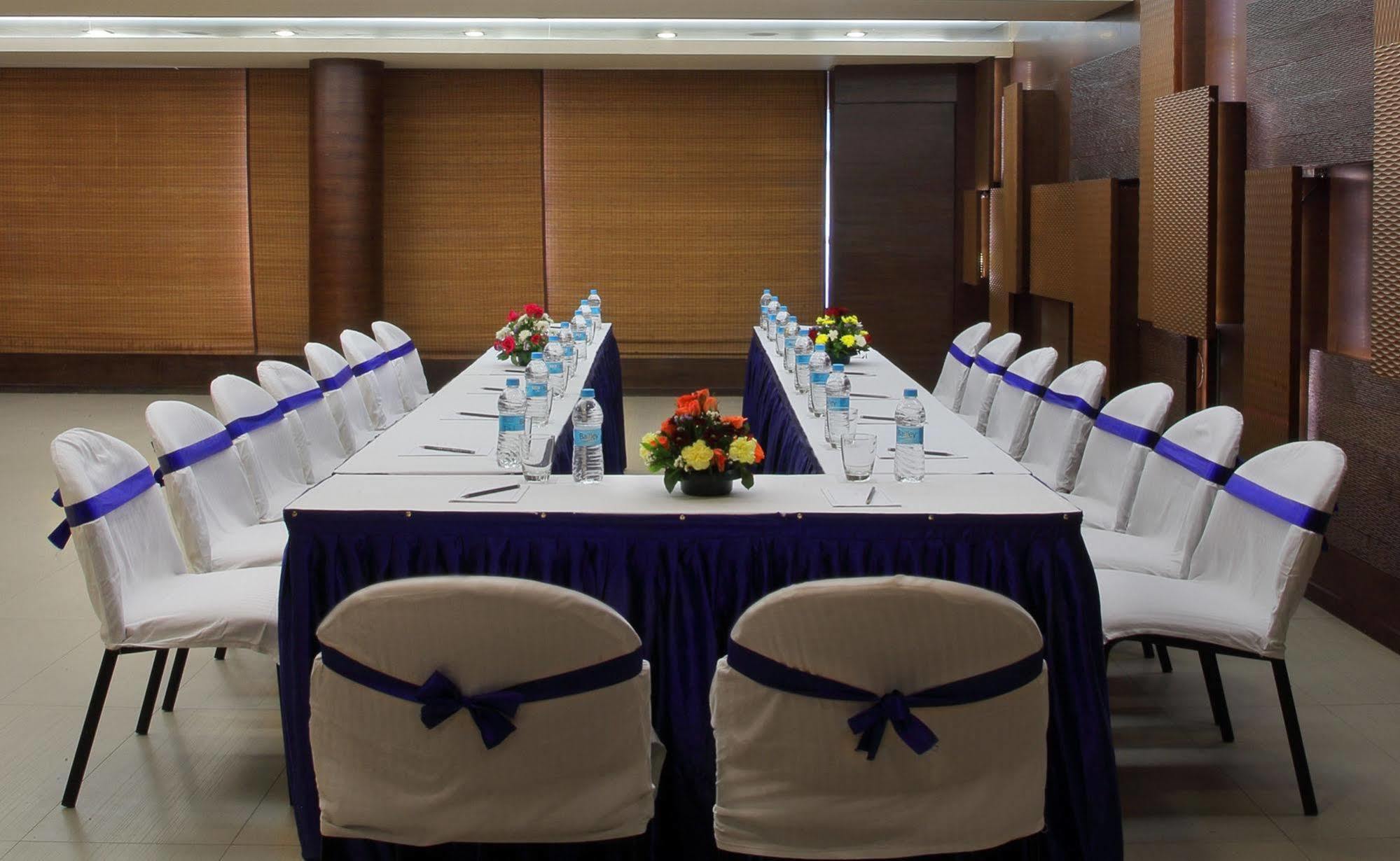 Hiltop Hotel Mumbai Ngoại thất bức ảnh